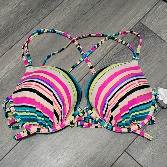 38D and 38DD swim tops - Picture 1 of 6